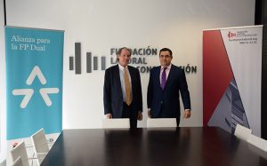 Francisco Belil, vicepresidente de la Fundación Bertelsmann, y Enrique Corral, director general de la Fundación Laboral de la Construcción