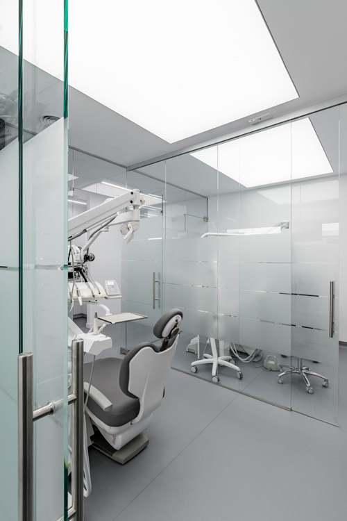 Diseño y experiencia del paciente en esta nueva clínica dental NAN - Arquitectura y